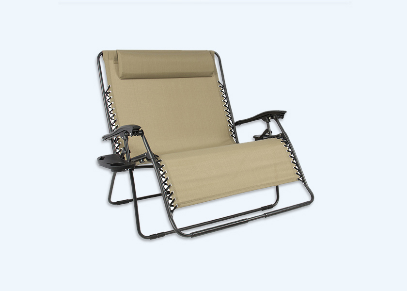 Widening lounge chair