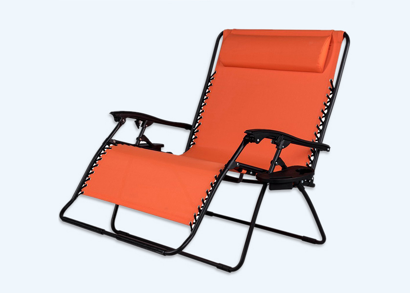 Widening lounge chair