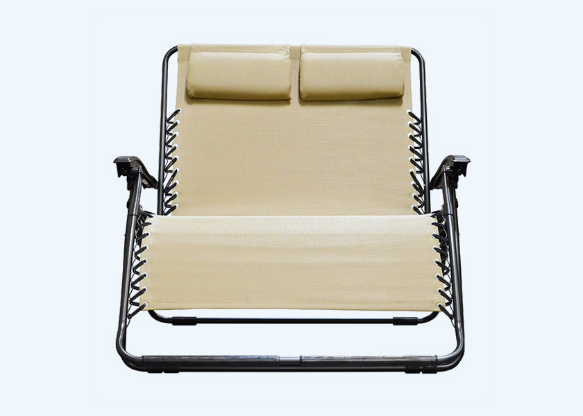 Widening lounge chair