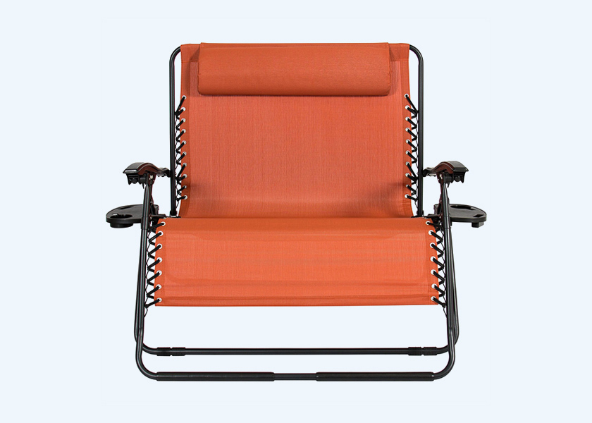 Widening lounge chair